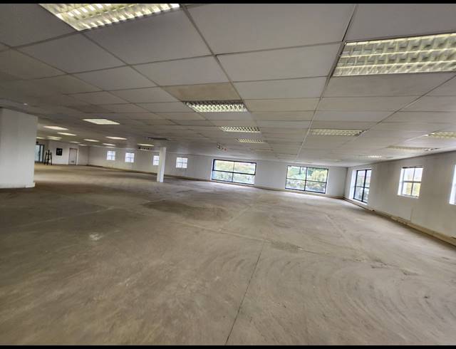337M² OFFICE TO LET IN HALFWAY GARDENS